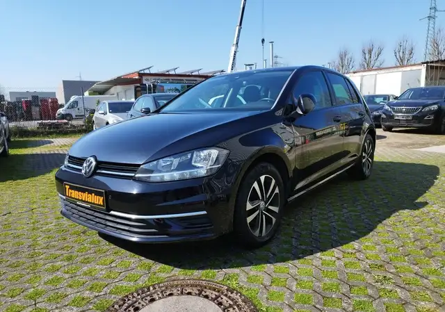Volkswagen Golf view 2