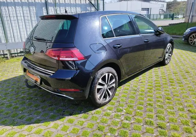 Volkswagen Golf view 4