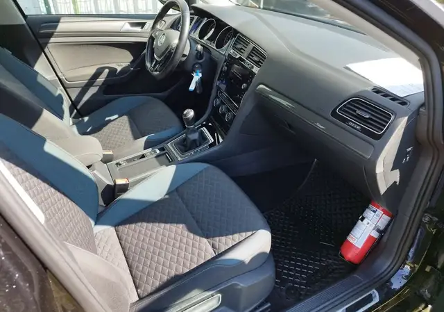 Volkswagen Golf view 10