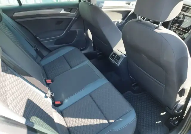 Volkswagen Golf view 9