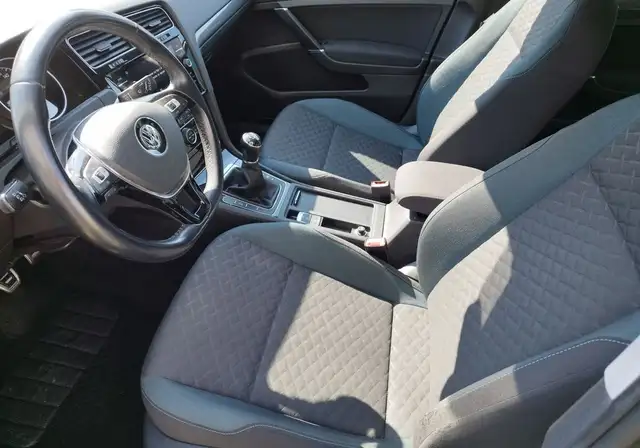 Volkswagen Golf view 8