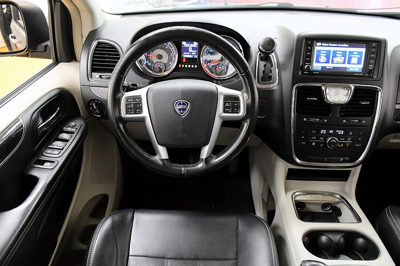 Lancia Voyager 2,8 CRD Silver Grijs - 2
