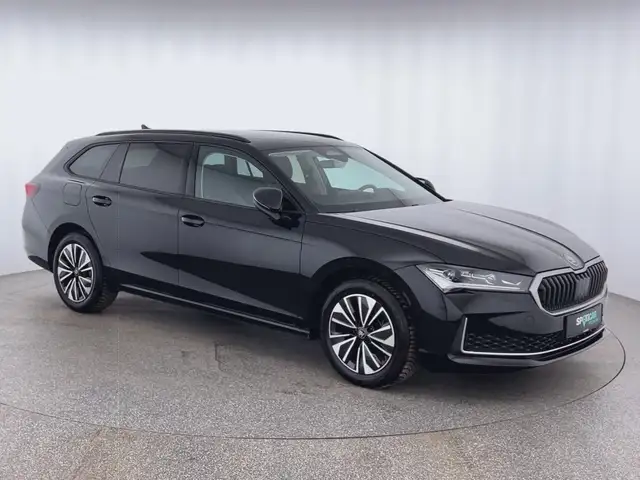 Skoda Superb view 3
