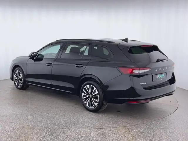 Skoda Superb view 4
