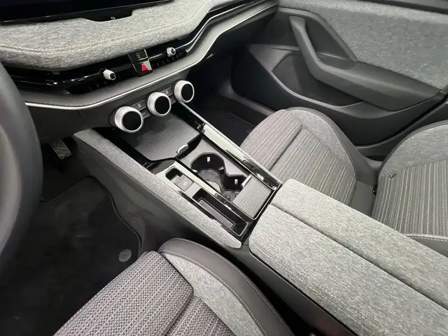 Skoda Superb view 18