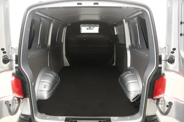 Volkswagen Transporter view 3