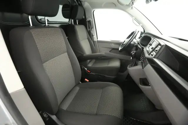 Volkswagen Transporter view 10