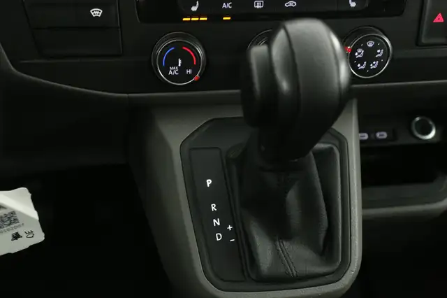 Volkswagen Transporter view 17