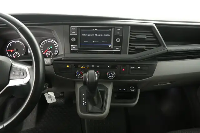 Volkswagen Transporter view 11
