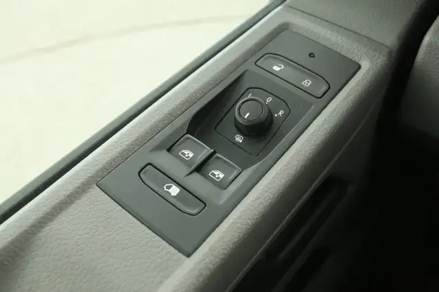 Volkswagen Transporter view 20