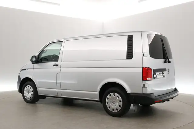 Volkswagen Transporter view 4