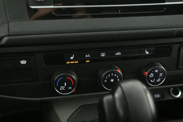 Volkswagen Transporter view 18