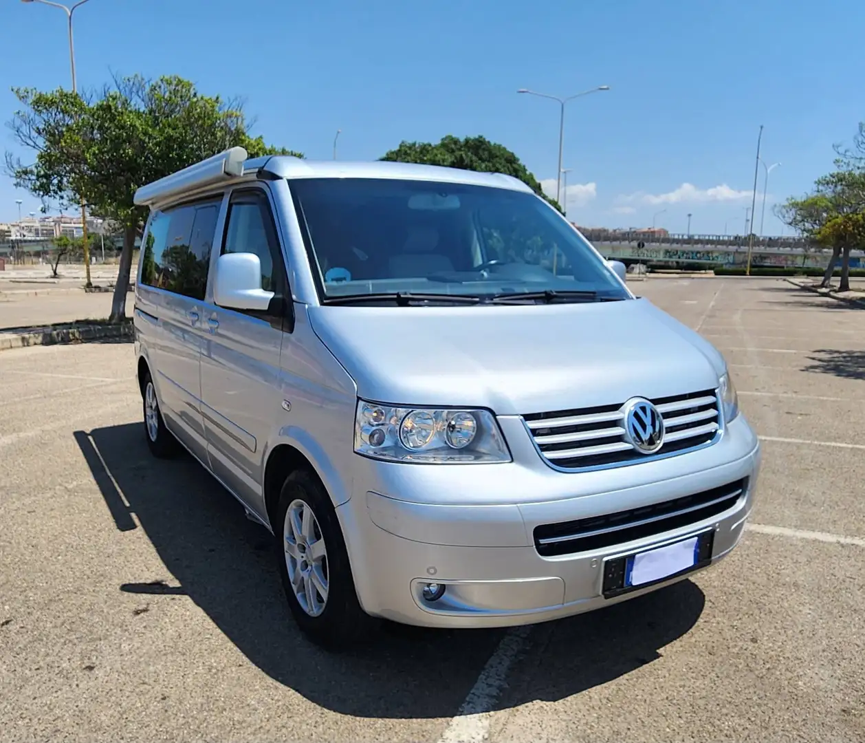 Caravans-Wohnm VW Motore nuovo, Comfortline, Top di gamma, 5 cilindri 174 hp, cambio automatico, in ottimo stato Silber - 1