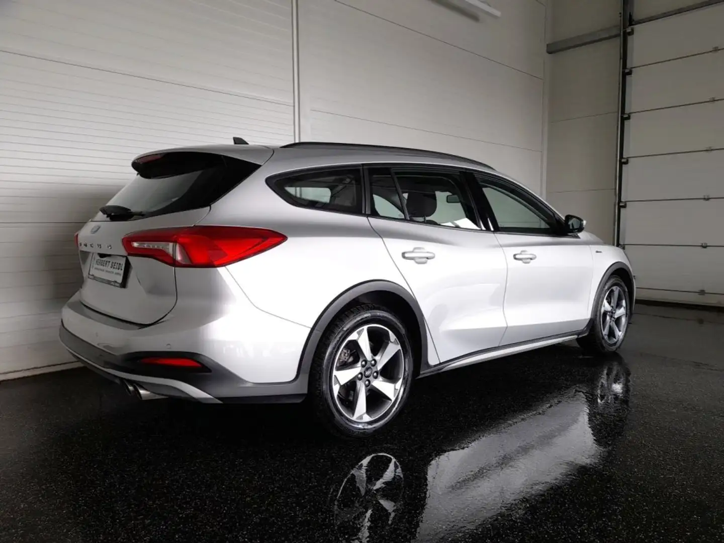 Ford Focus Turnier 1,5 *LED / NAVI / KAMERA / TEMPOMAT / SPURHALTEASSISTENT / SZHG* Silber - 2