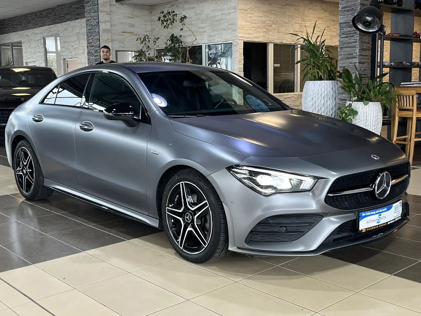 Mercedes-Benz CLA 200 Edition 2020 AMG-Line Burmester LED Gris - 1