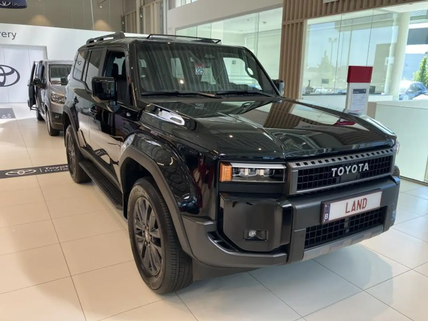 Toyota Land Cruiser NEW 2.8D-4D AT VX-L 5 seats Schwarz - 2