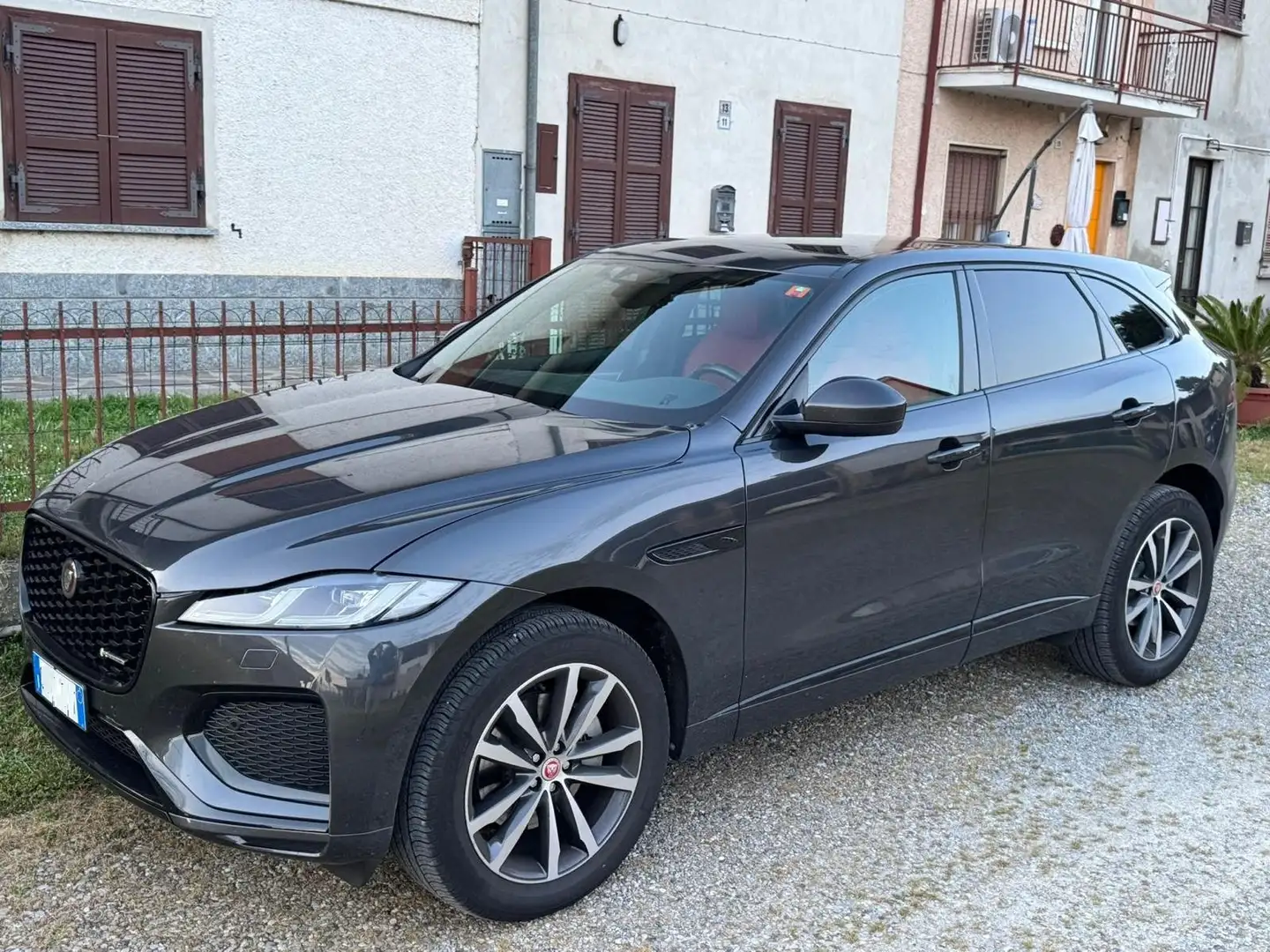 Jaguar F-Pace F-Pace 2.0d i4 R-Dynamic  Awd 204cv auto MHEV/DIES Grigio - 1