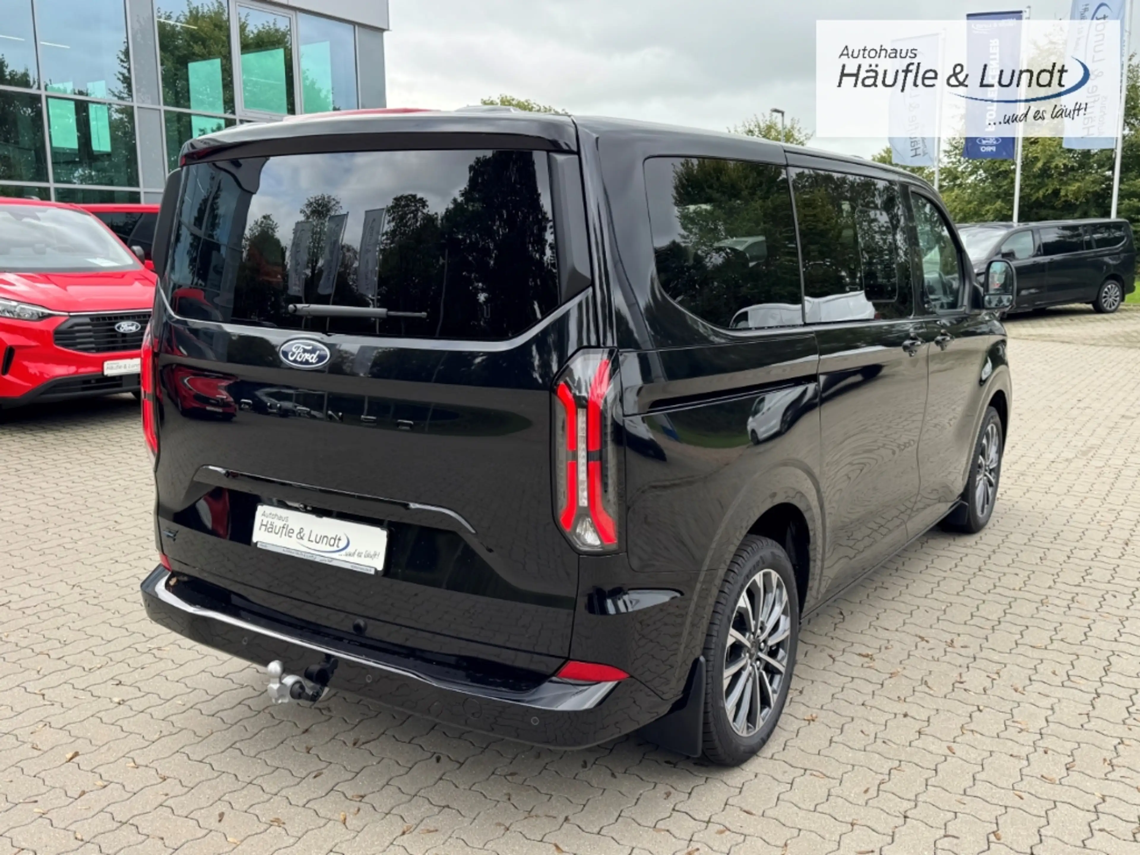 Ford Tourneo Custom BEV L1 TitaniumX 218PS RWD -Exkl.Paket-MatrixLED- — photo 3
