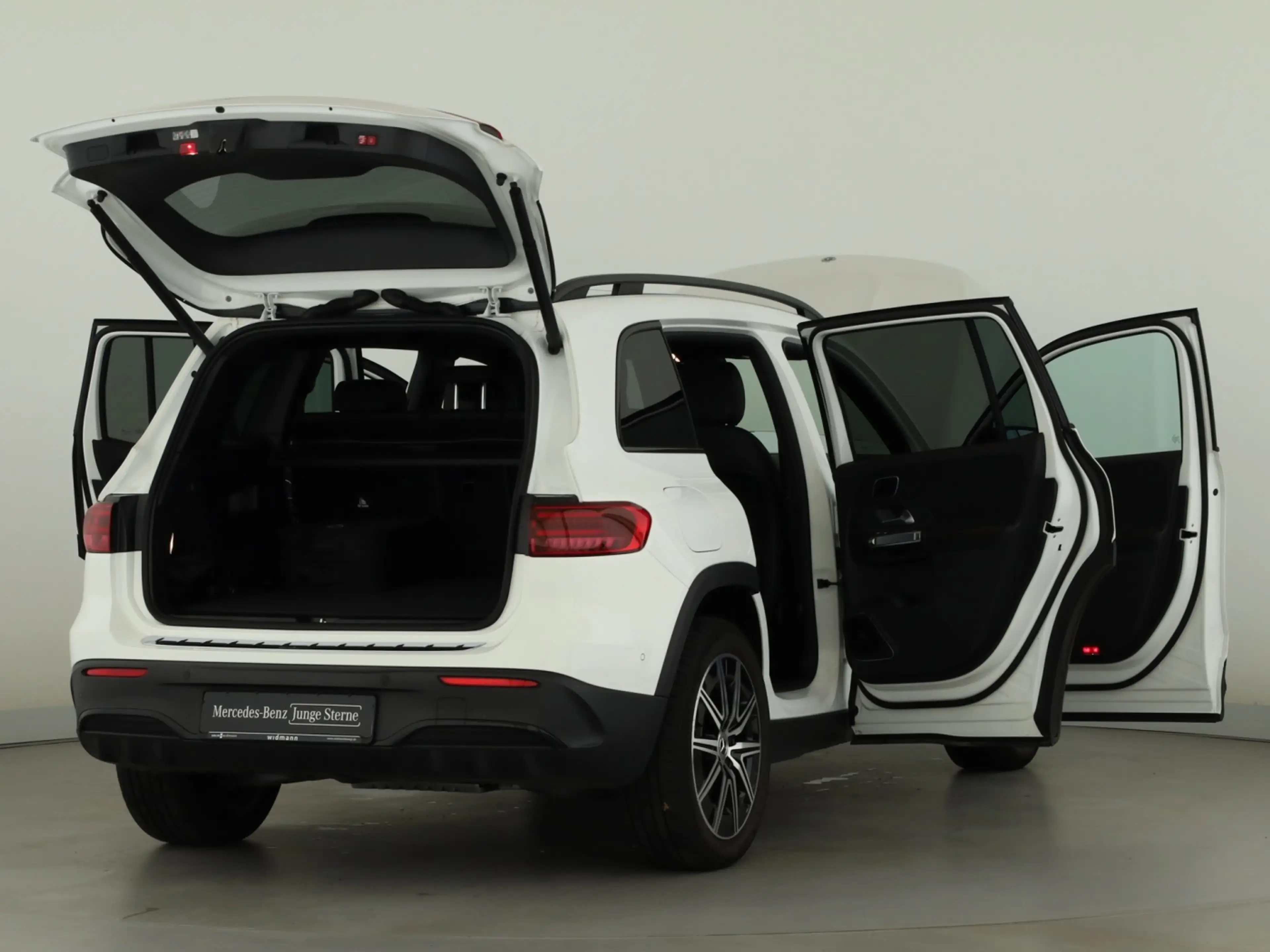 Mercedes-Benz EQB 300 4M *AMG-Line Premium*Panorama*Burmester* — photo 9