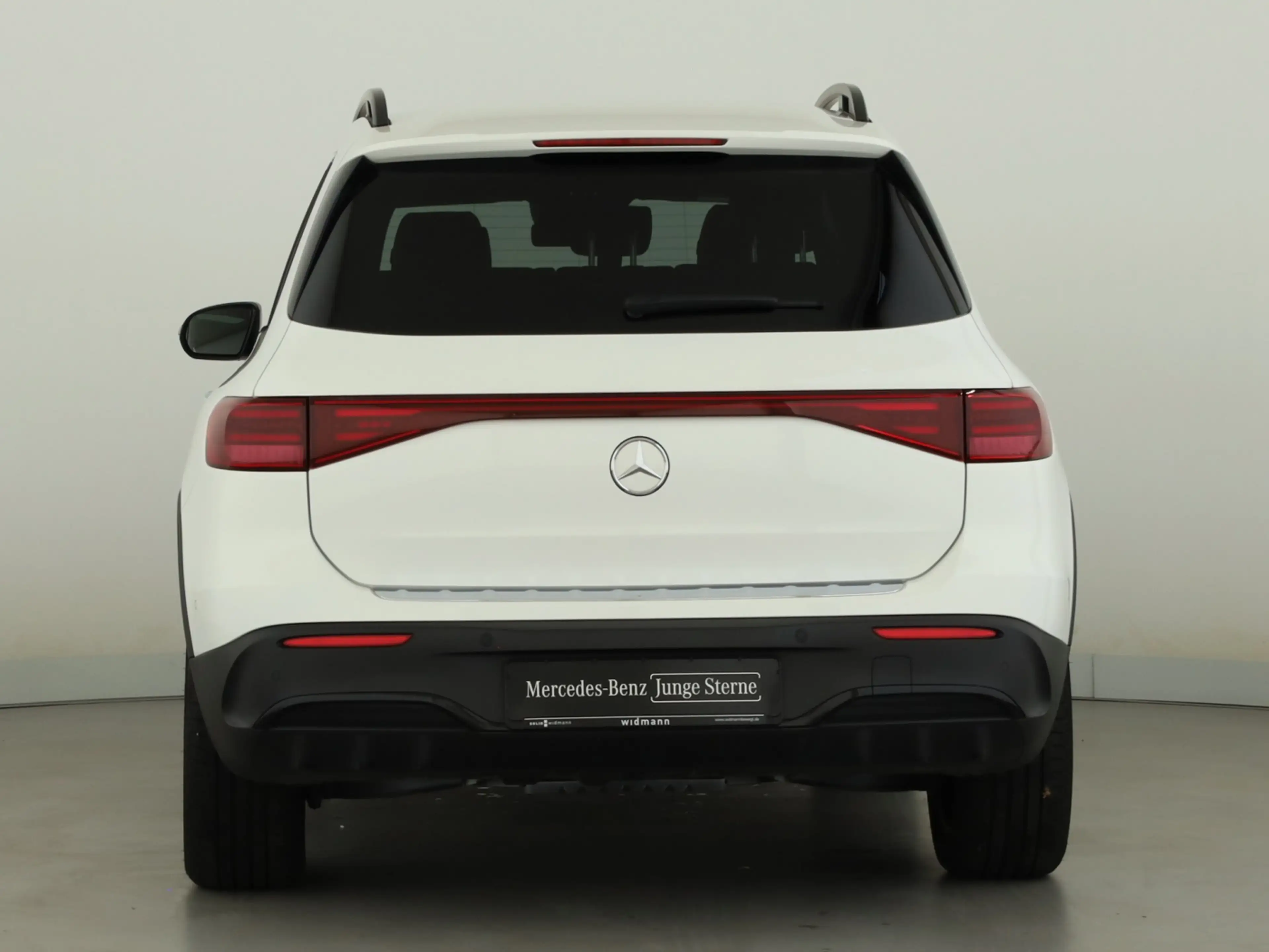Mercedes-Benz EQB 300 4M *AMG-Line Premium*Panorama*Burmester* — photo 4