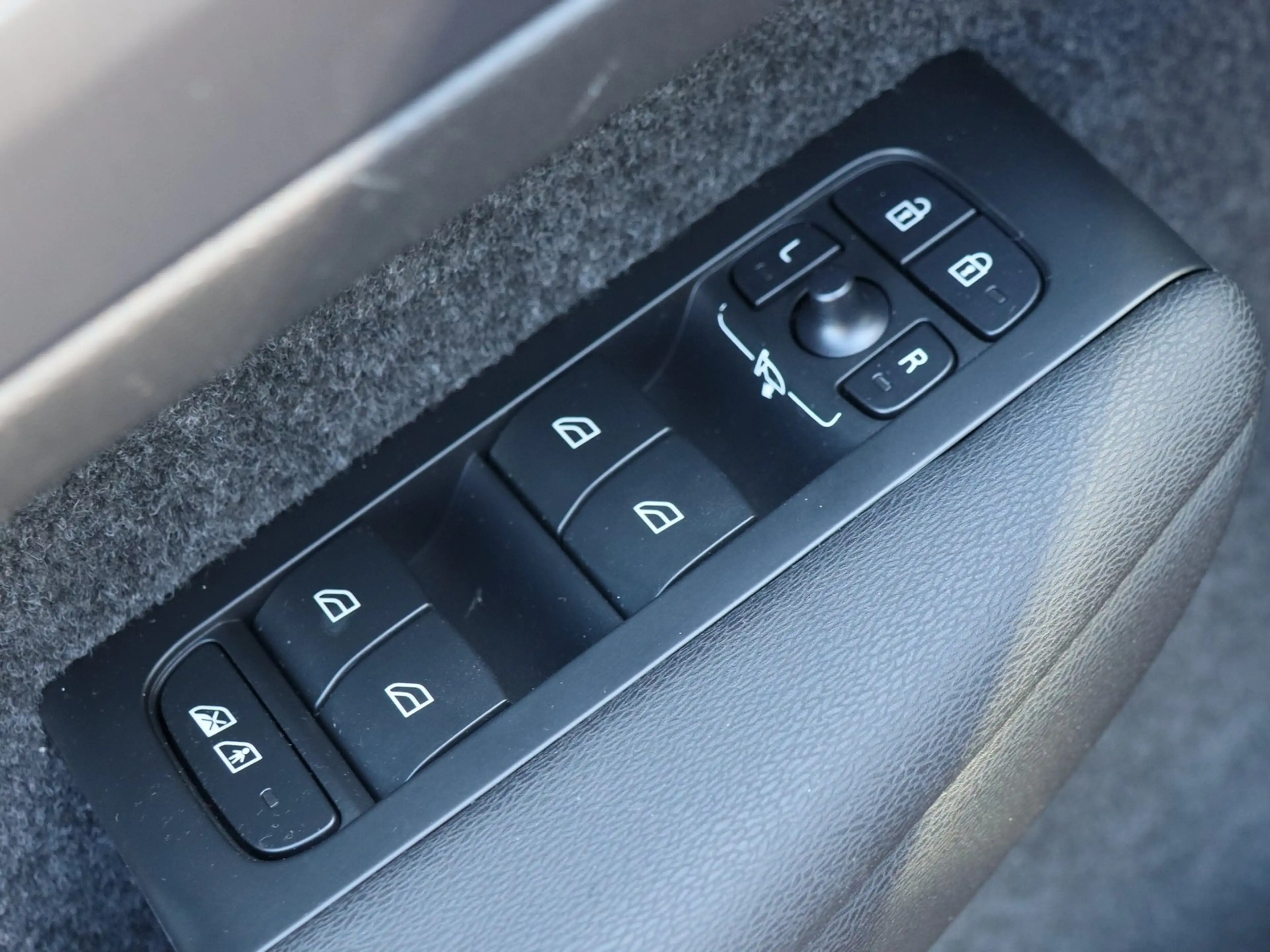 Volvo XC40 T2 Core Aut. Navi*PDC*LED — photo 14