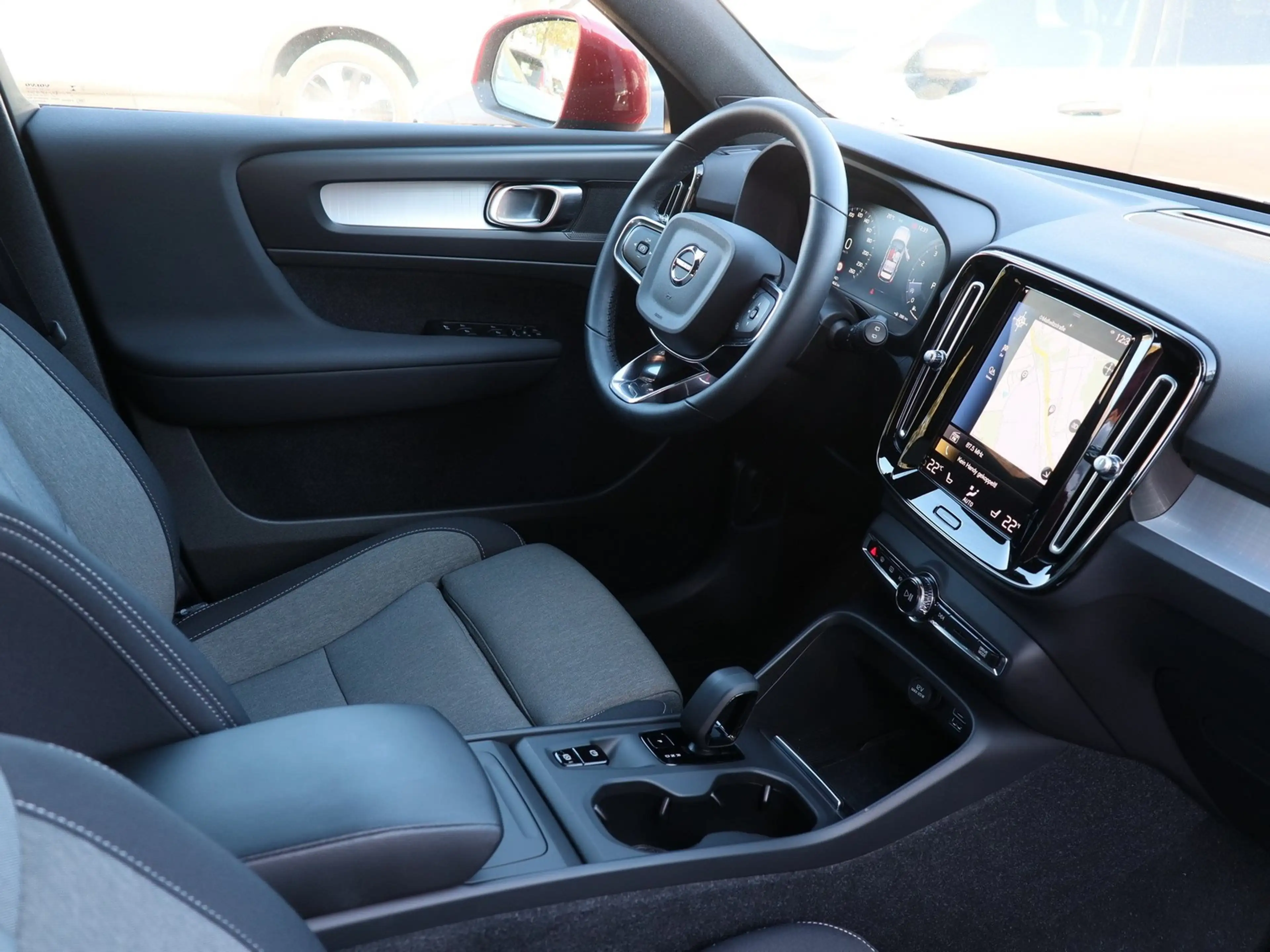 Volvo XC40 T2 Core Aut. Navi*PDC*LED — photo 3