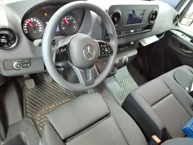 Mercedes-Benz Sprinter view 11