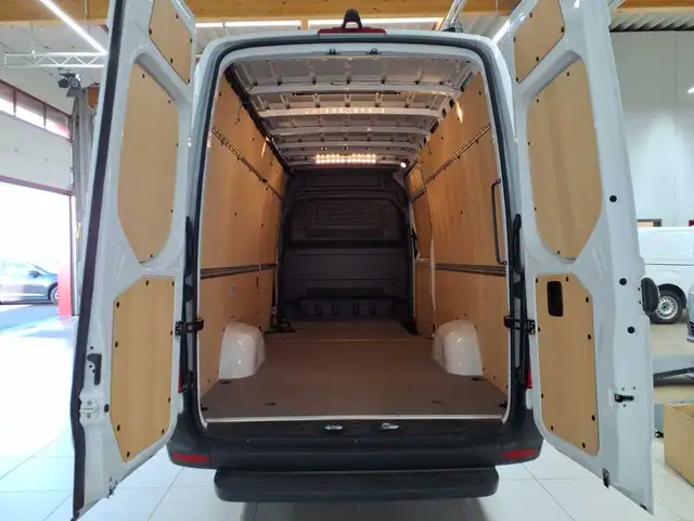 Mercedes-Benz Sprinter view 10