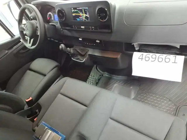 Mercedes-Benz Sprinter view 13