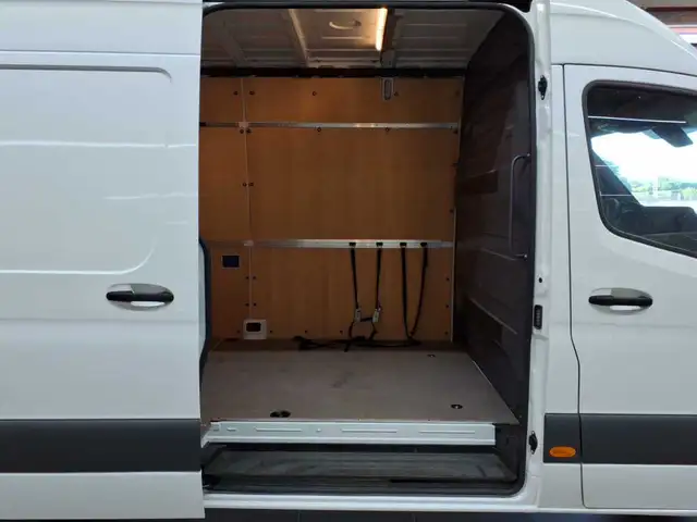 Mercedes-Benz Sprinter view 8