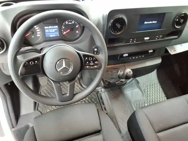 Mercedes-Benz Sprinter view 12