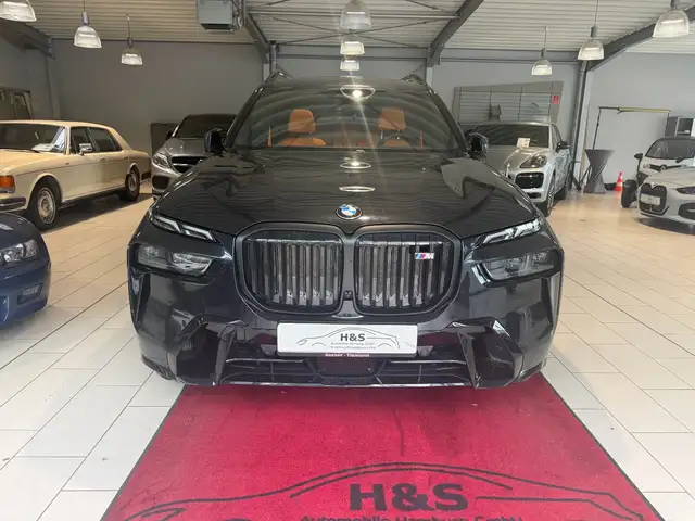 BMW X7 view 2