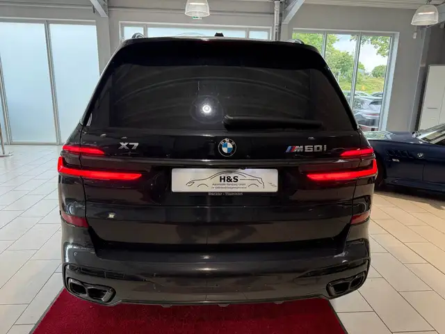 BMW X7 view 9