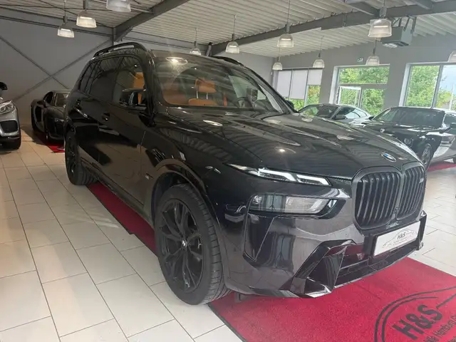 BMW X7 view 3