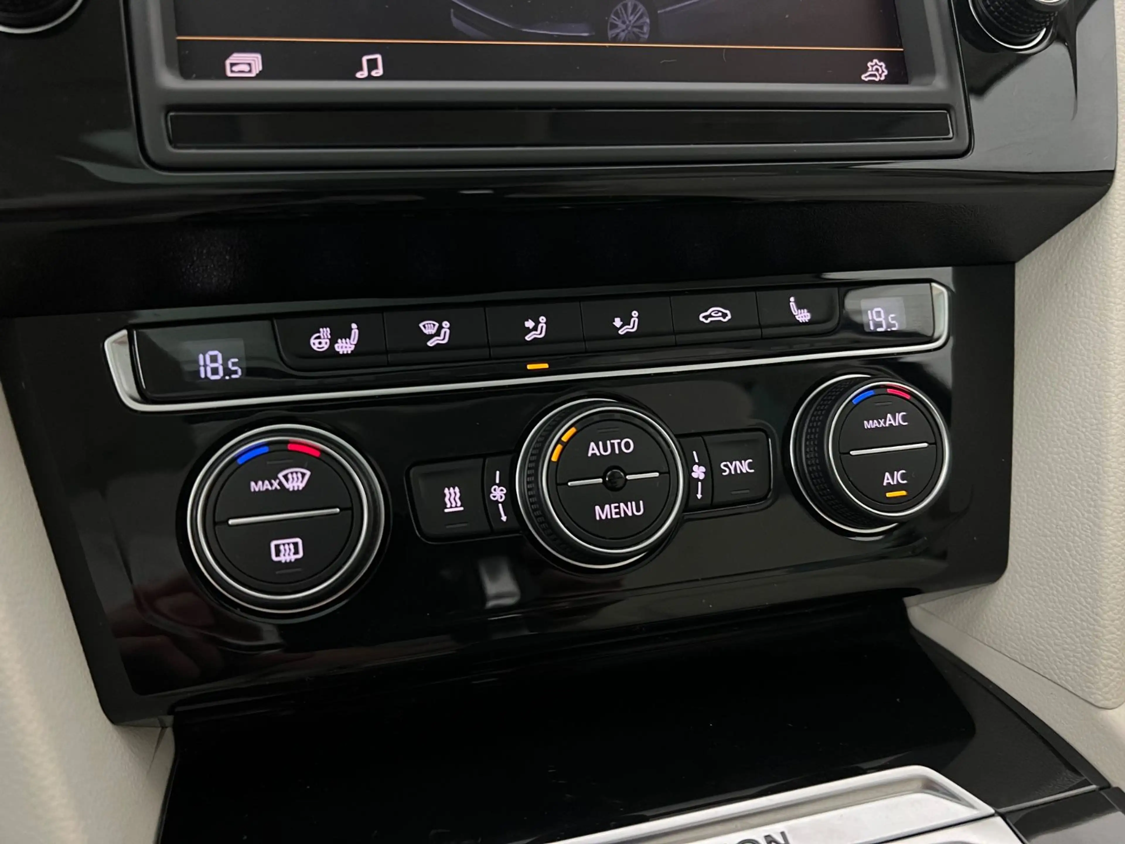 Volkswagen Passat Alltrack Passat Highline/ 4x4/ DYNAUDIO/ MASSAGE/ AHK/ — photo 32