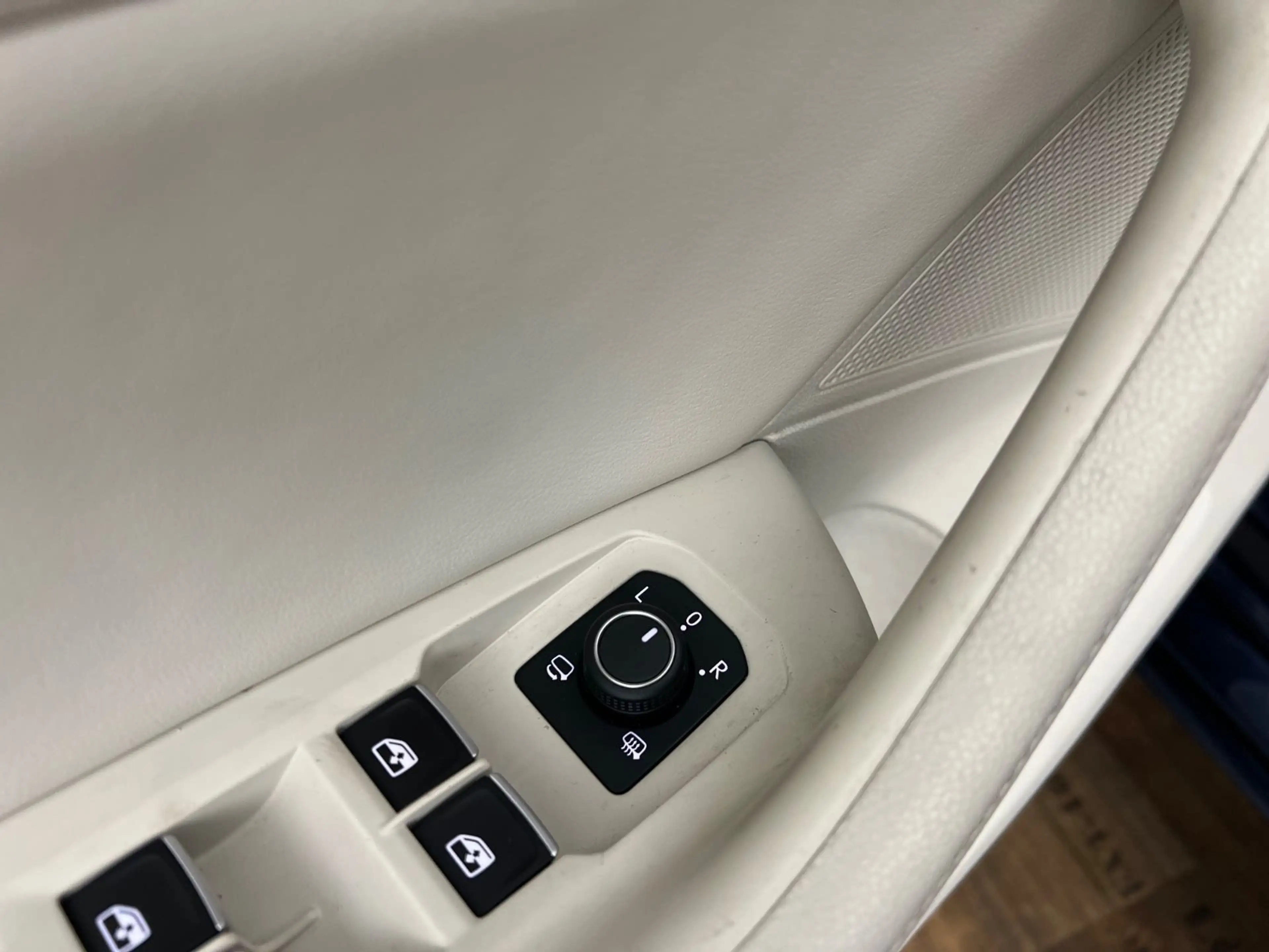 Volkswagen Passat Alltrack Passat Highline/ 4x4/ DYNAUDIO/ MASSAGE/ AHK/ — photo 18