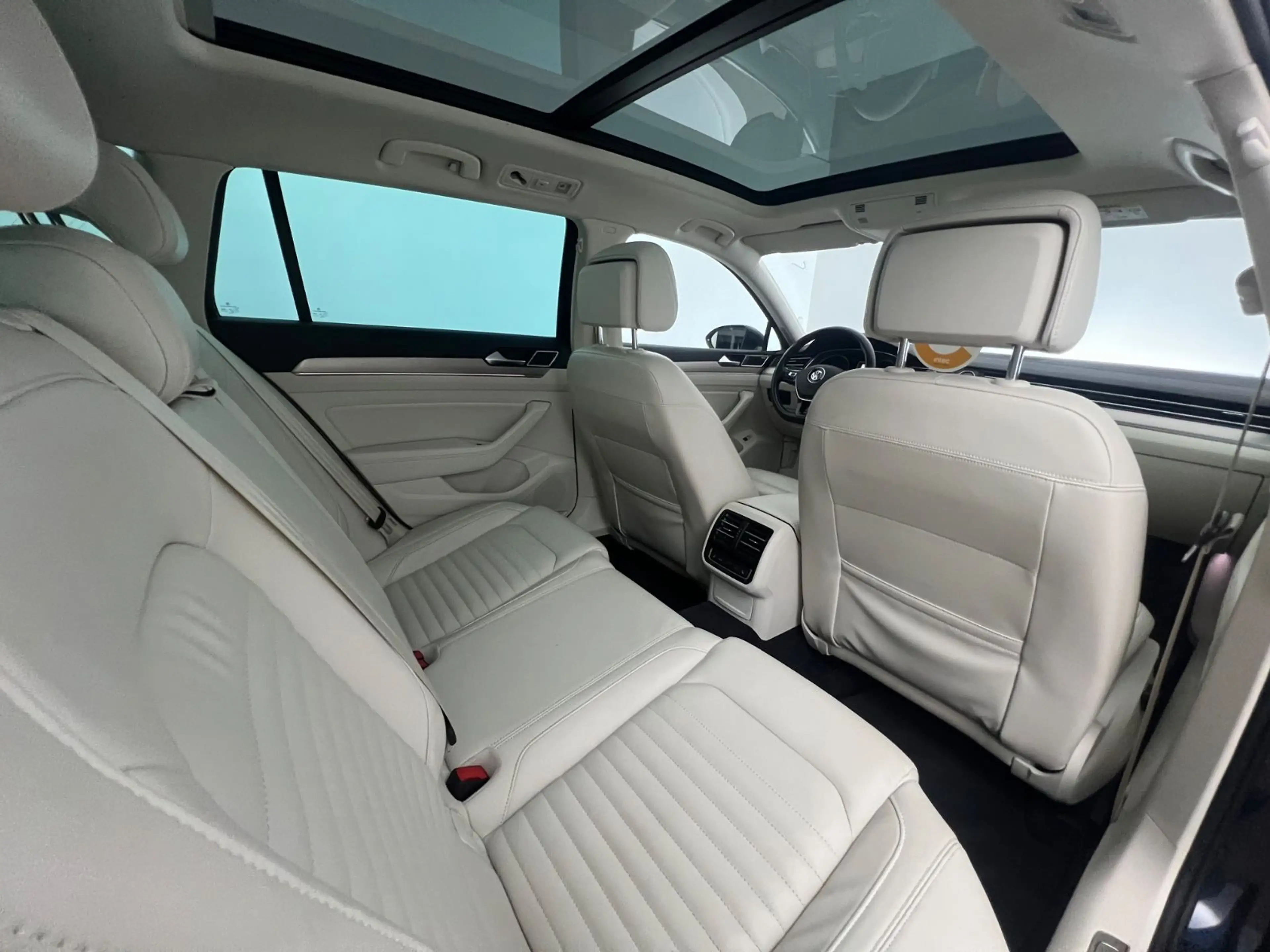 Volkswagen Passat Alltrack Passat Highline/ 4x4/ DYNAUDIO/ MASSAGE/ AHK/ — photo 8