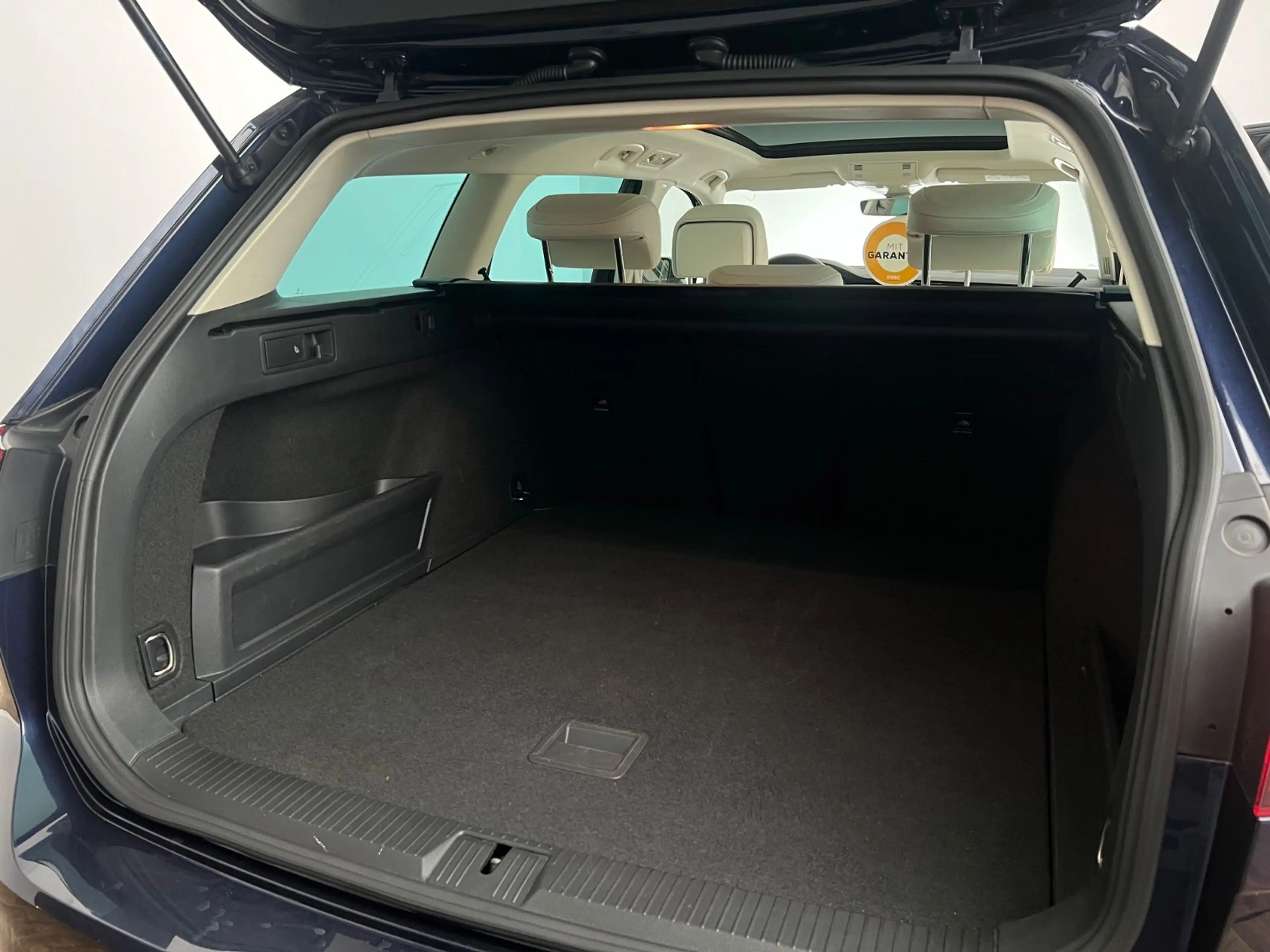 Volkswagen Passat Alltrack Passat Highline/ 4x4/ DYNAUDIO/ MASSAGE/ AHK/ — photo 12