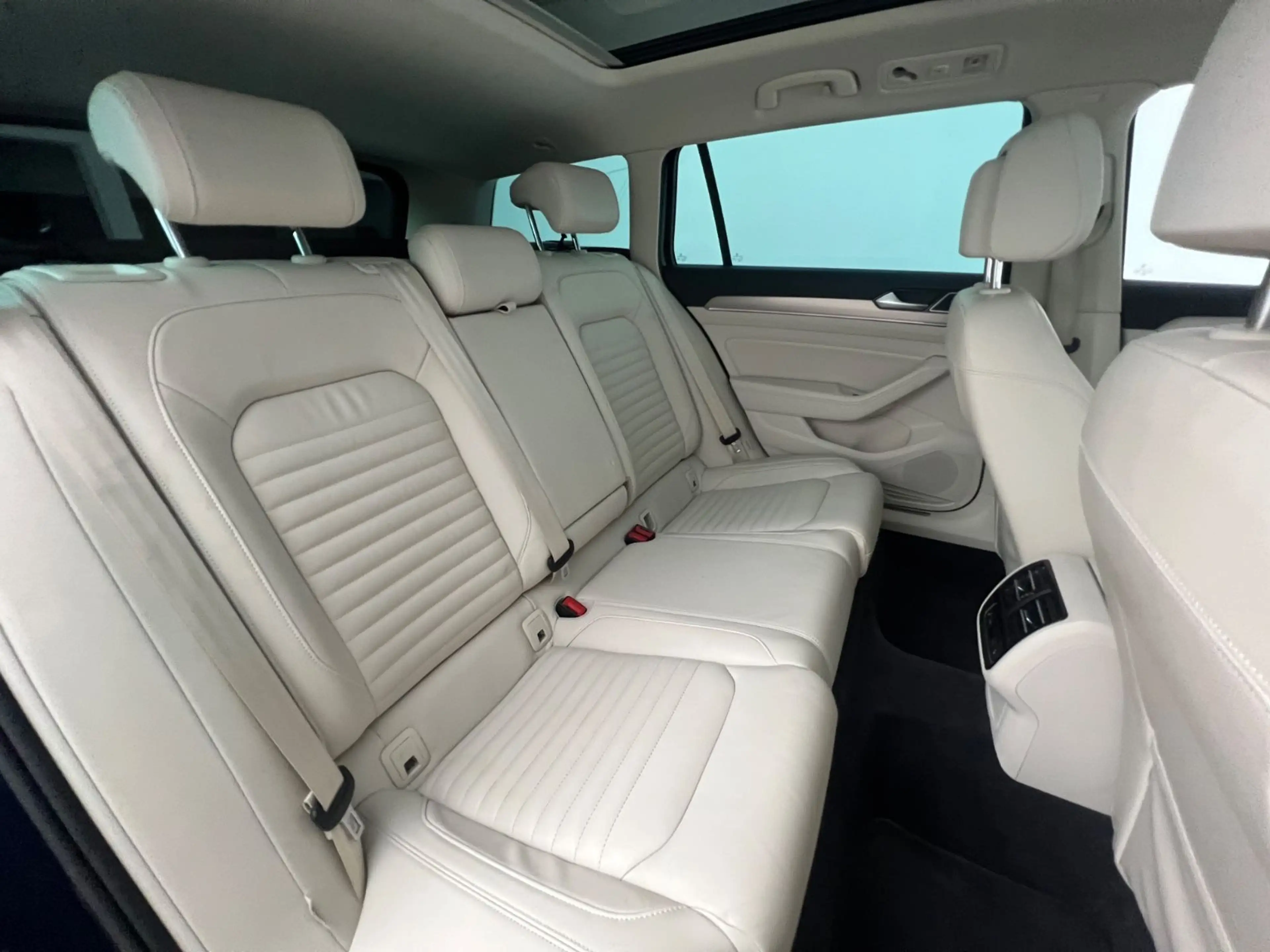 Volkswagen Passat Alltrack Passat Highline/ 4x4/ DYNAUDIO/ MASSAGE/ AHK/ — photo 7