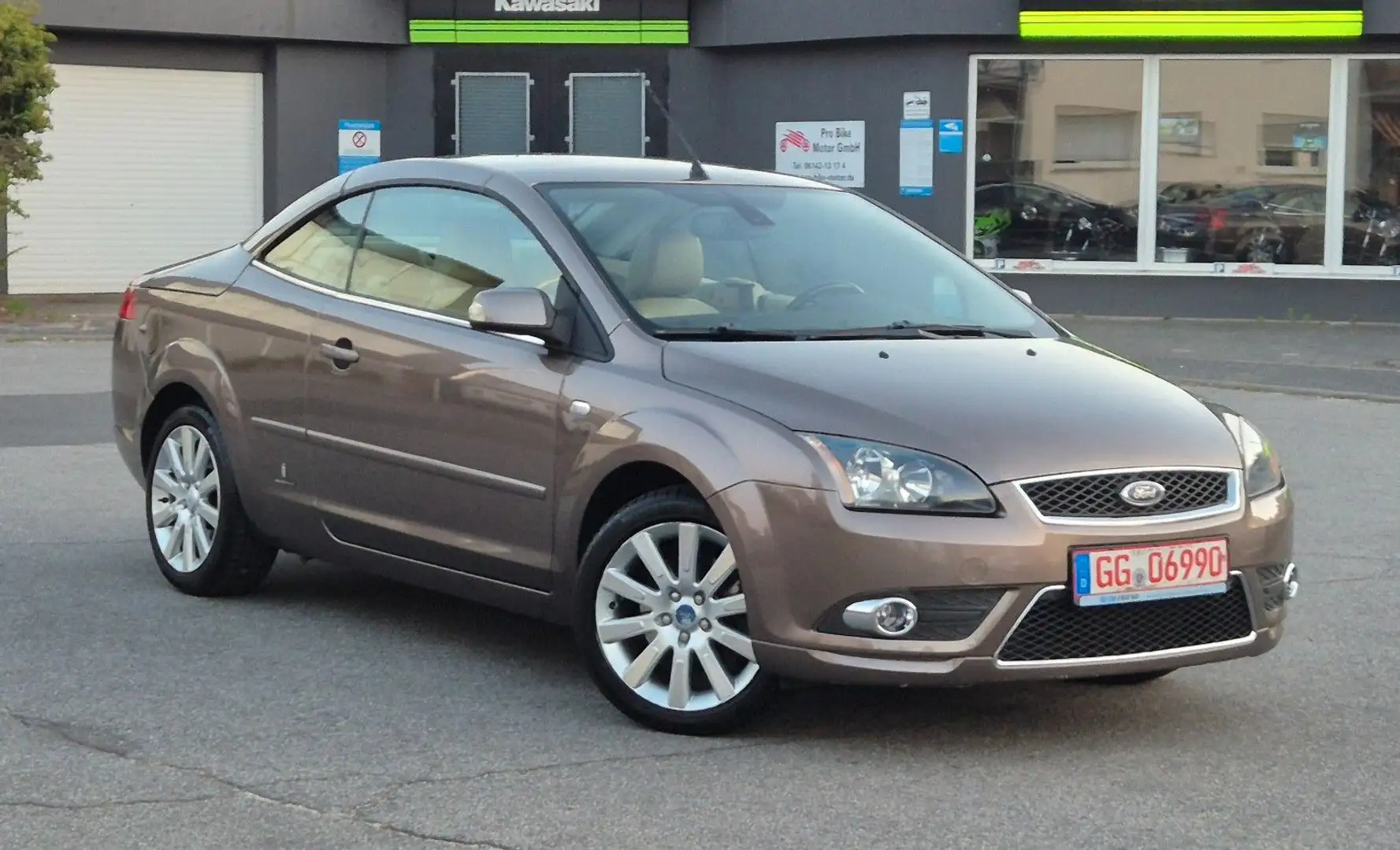 Ford Focus Cabrio Titanium 2.0 LEDER /SHZ /PDC /TEMPO Brun - 1