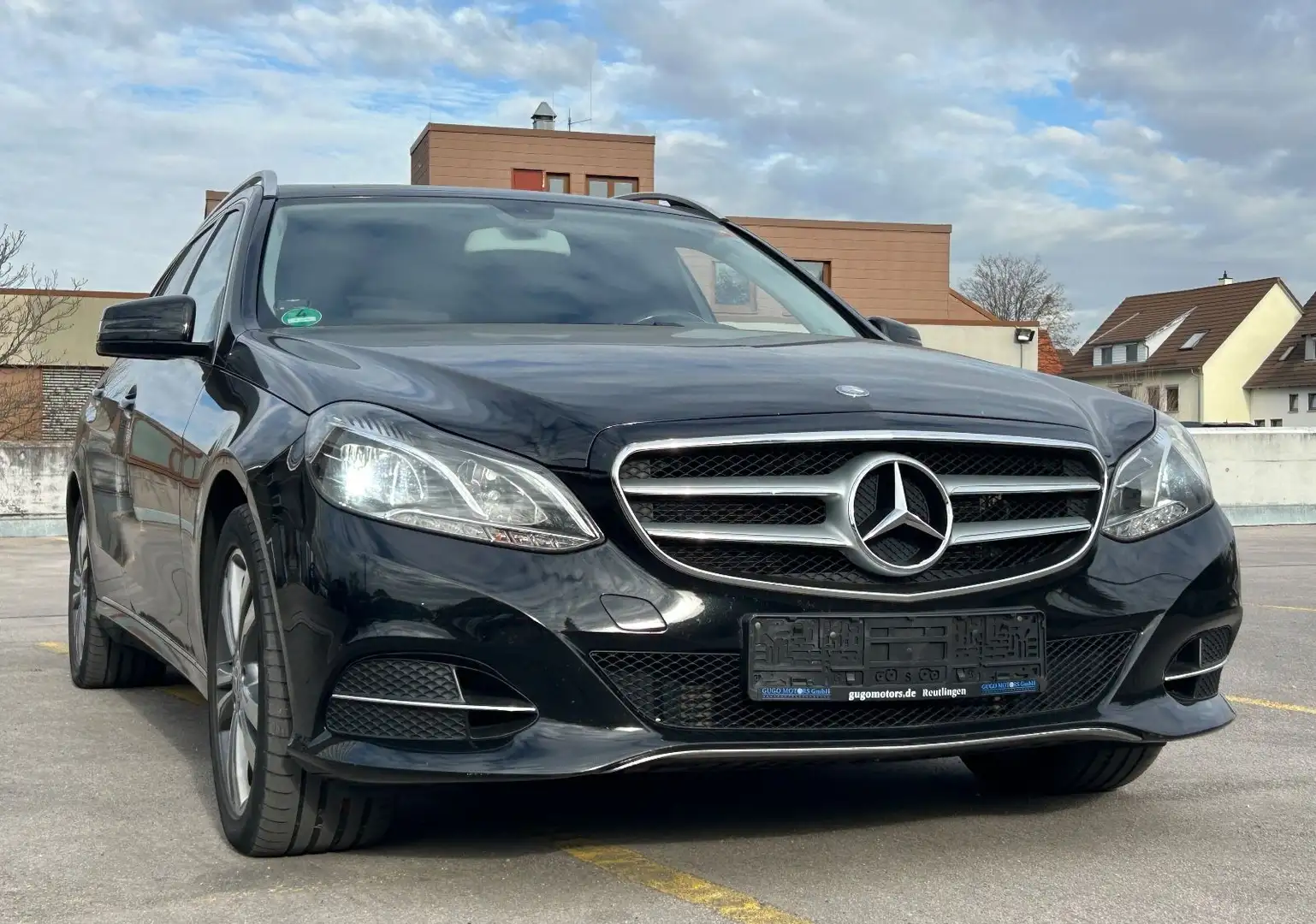 Mercedes-Benz E 220 CDI T BlueEfficiency / 2. Hd. / AHK Noir - 2