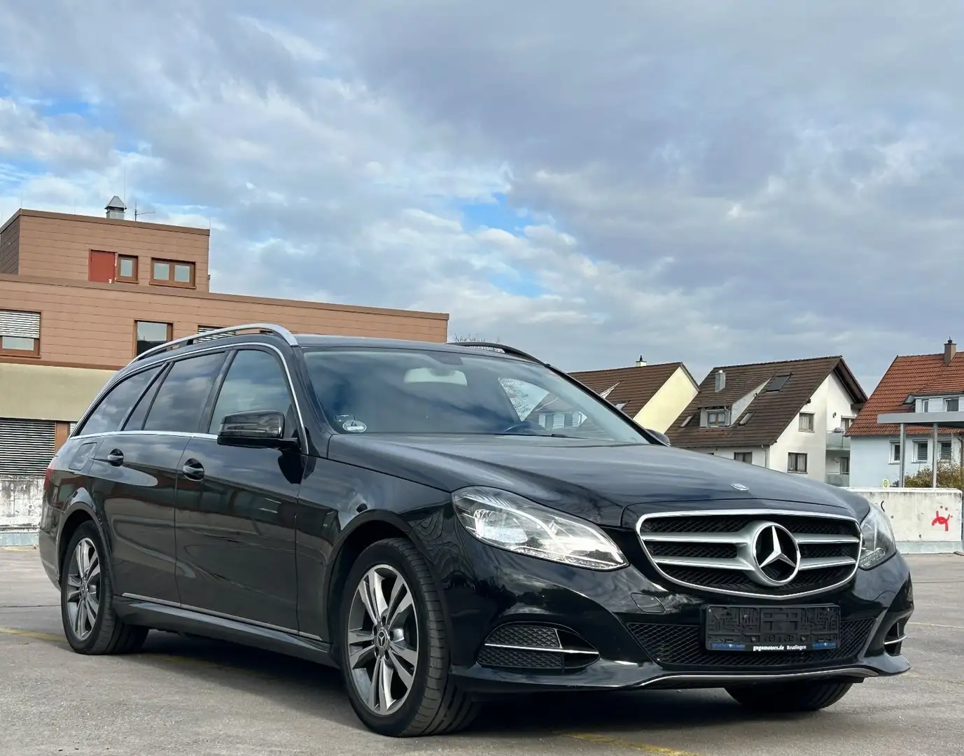 Mercedes-Benz E 220 CDI T BlueEfficiency / 2. Hd. / AHK Noir - 1