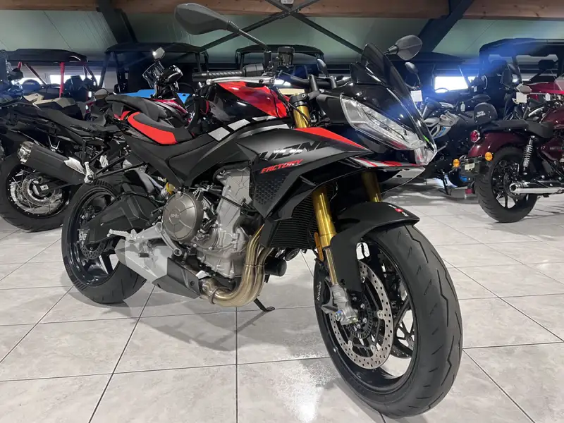 Aprilia Tuono - foto 7