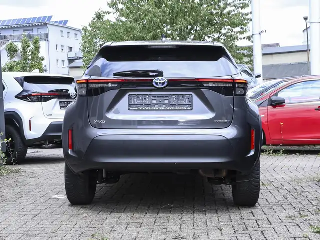 Toyota Yaris Cross view 3