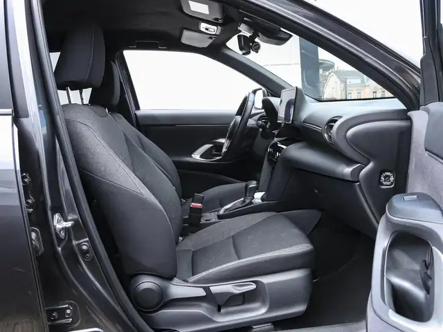 Toyota Yaris Cross view 5