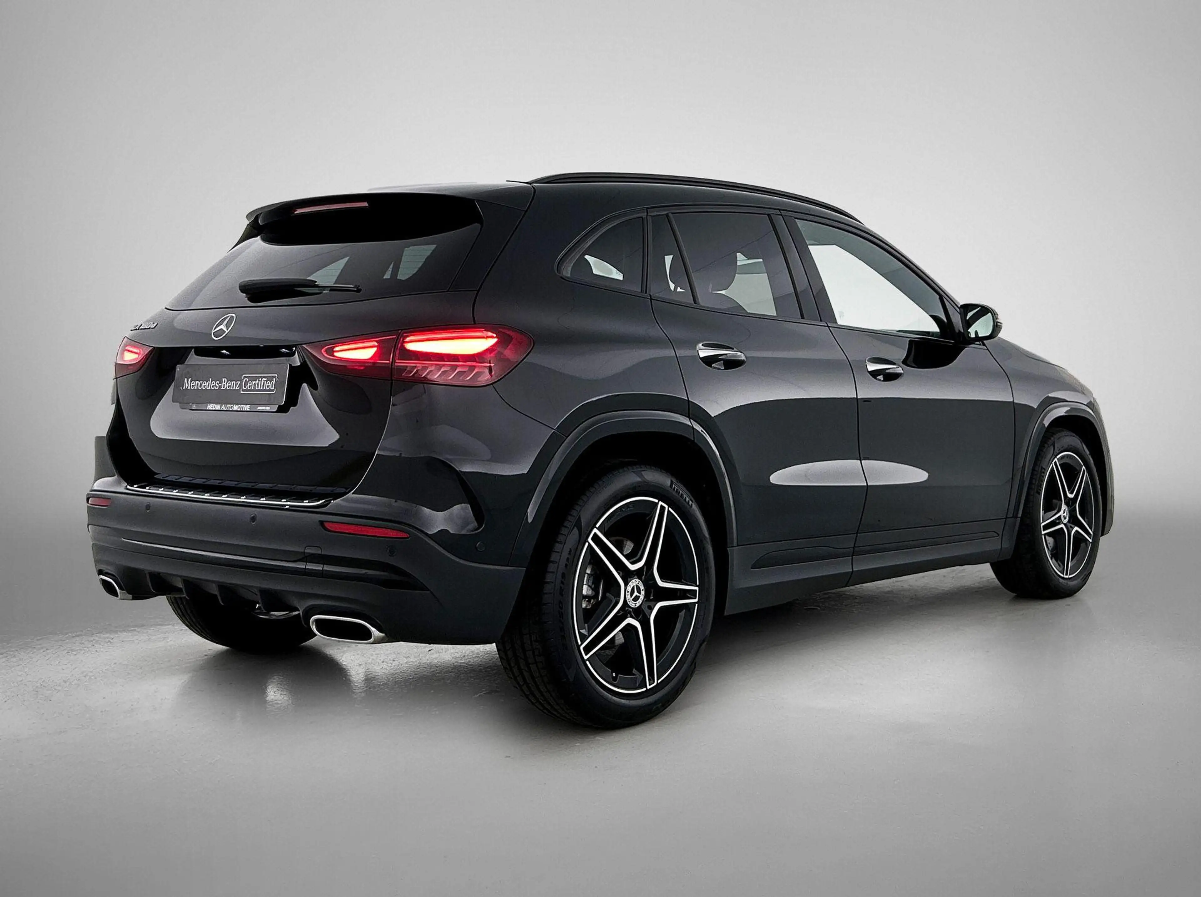 Mercedes-Benz GLA 180 GLA d AMG Line — photo 2