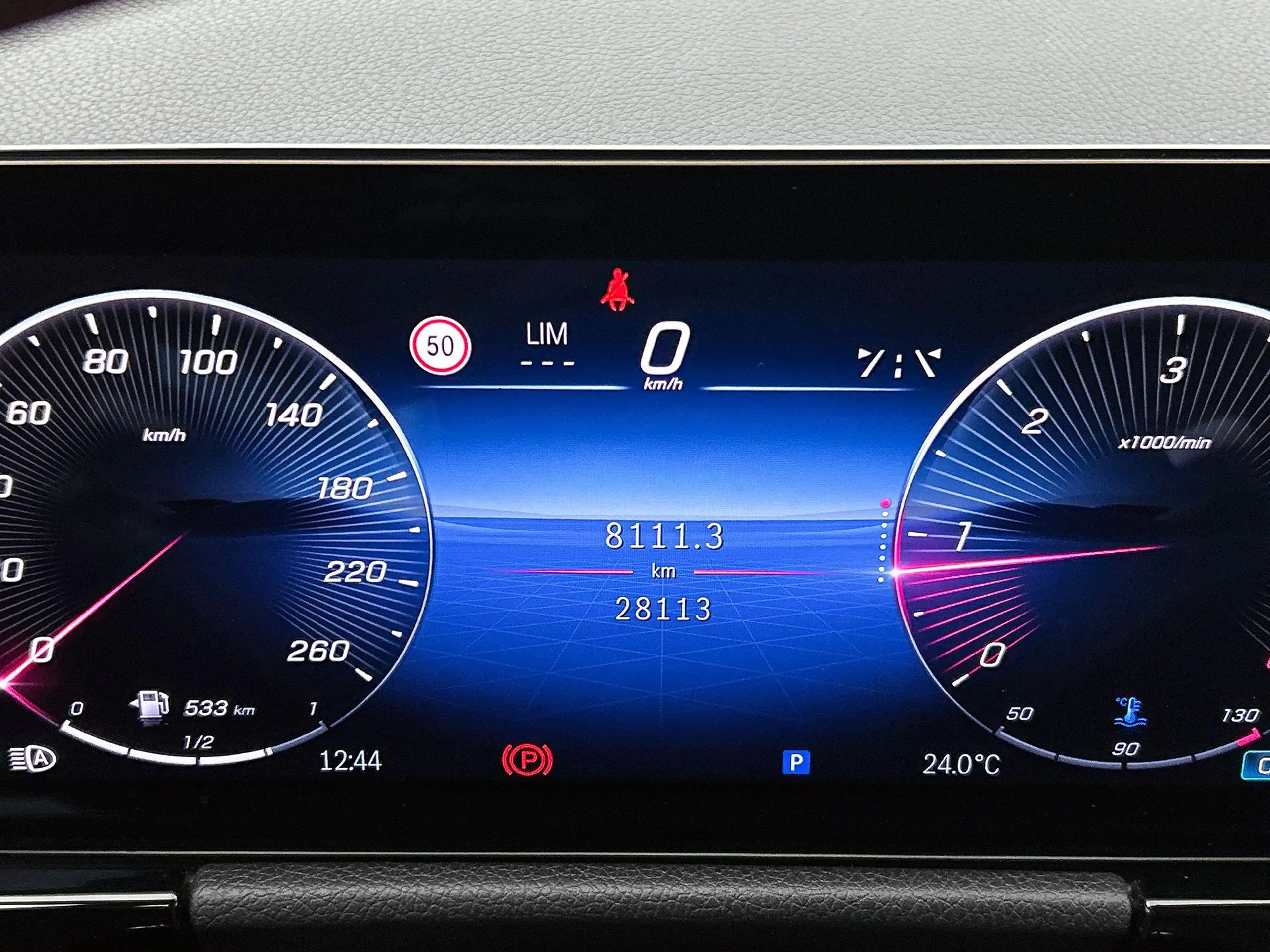 Mercedes-Benz GLA 180 GLA d AMG Line — photo 11