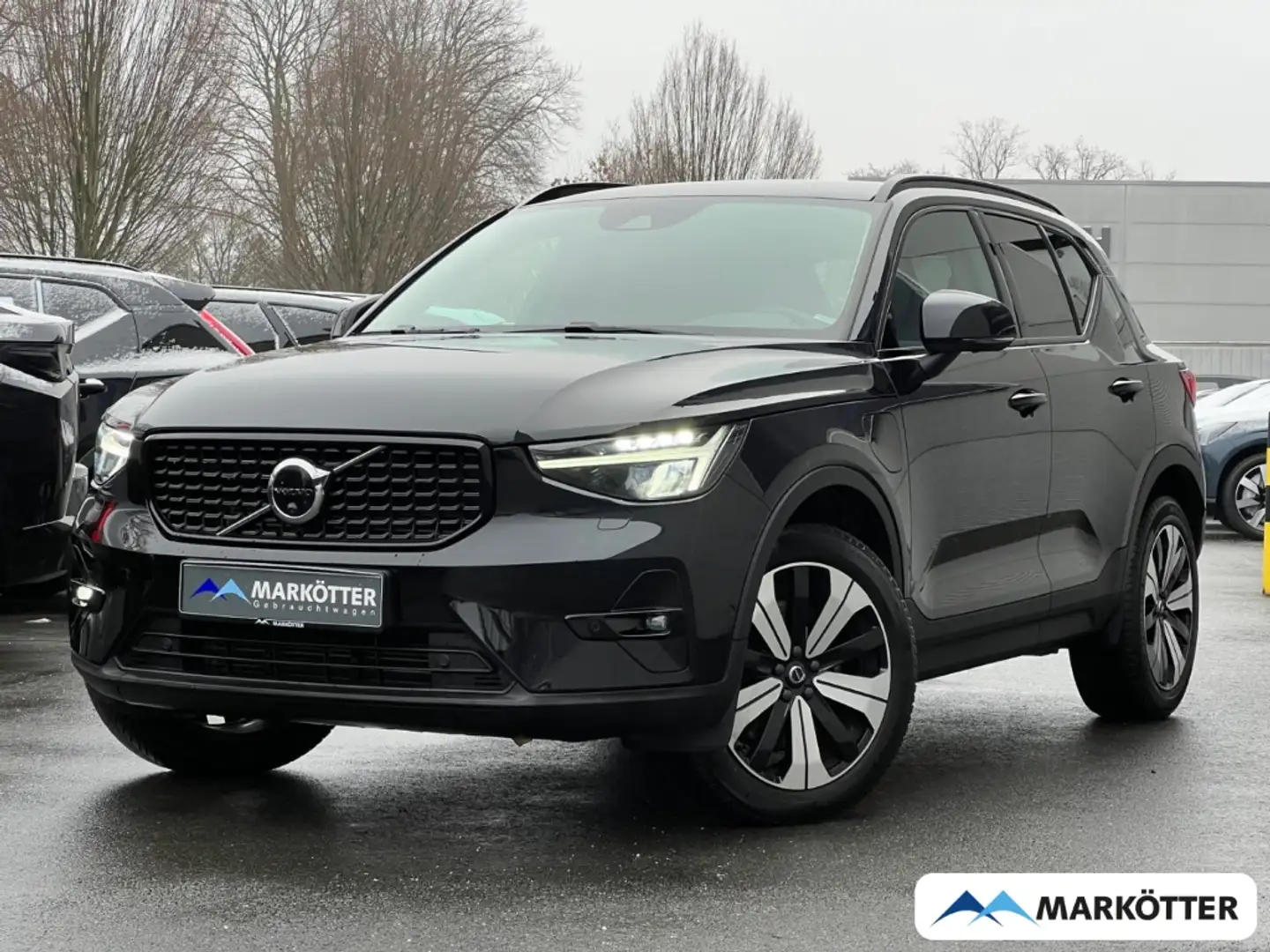 Volvo XC40 Plus Dark Plug-In Hybrid 360CAM/SHZ/BLIS Schwarz - 1