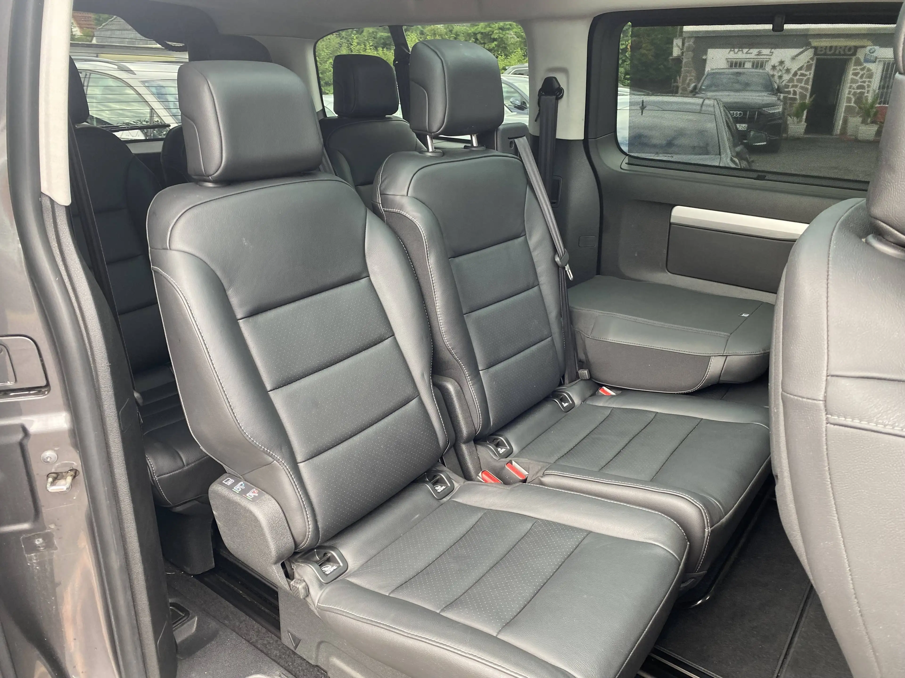 Citroen Spacetourer Shine M Automatik 8-Sitzer Panorama Head-UP — photo 11
