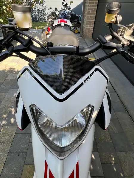 Ducati Hypermotard 1100 - foto 8